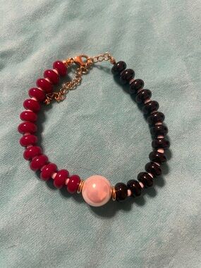 JBloom Stylish Two-Tone Beaded Bracelet with Pearl Accent - Red & Black